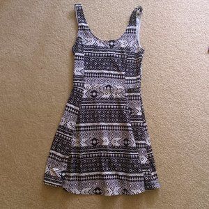 H&M Black & White Geometric Patterned Skater Dress Size 6/S